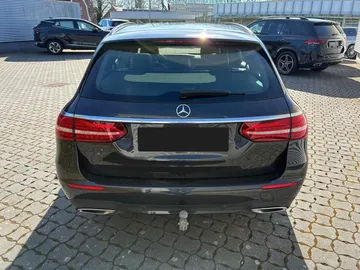Car image 32