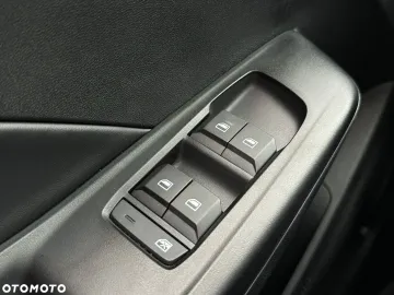 Car image 40