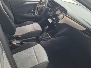 Car image 16