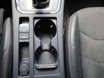 Car image 32