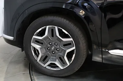 Car image 25