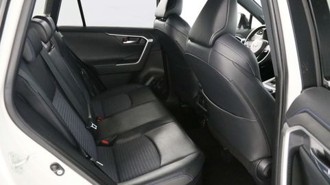 Car image 36