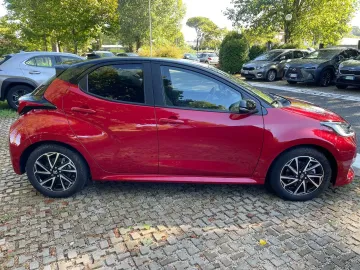 Car image 4