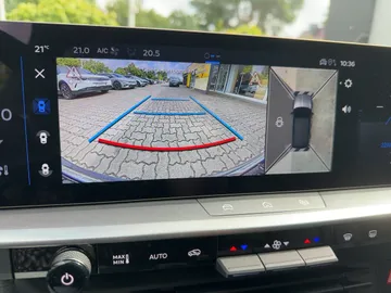 Car image 19