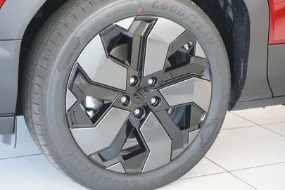 Car image 18