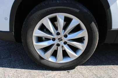 Car image 32