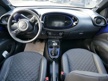 Car image 13