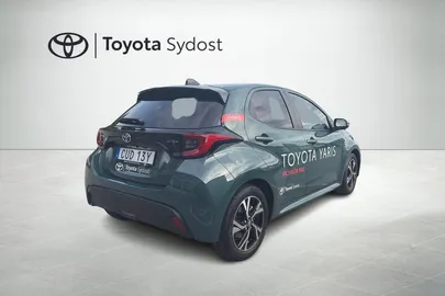 Car image 2