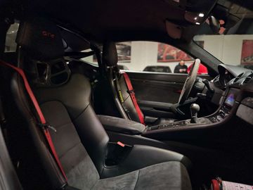 Car image 30