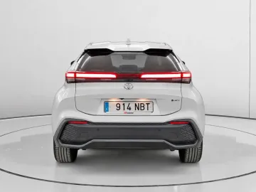 Car image 4