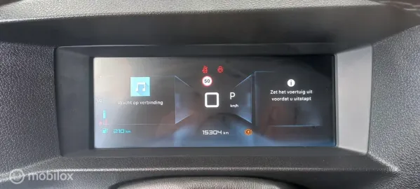 Car image 26