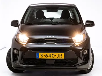 Car image 27