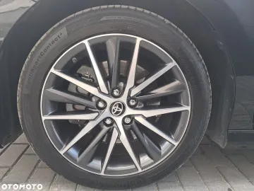 Car image 26