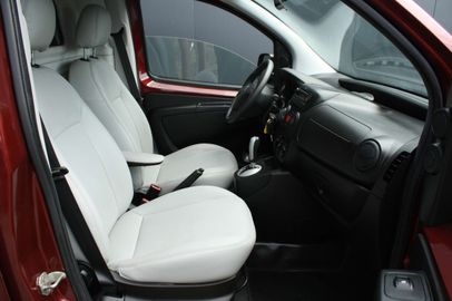 Car image 25