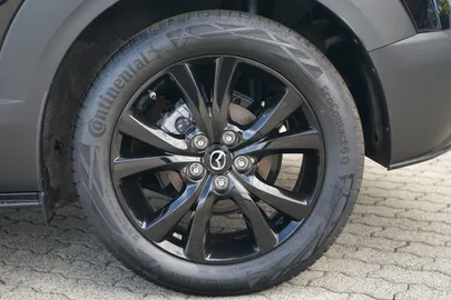 Car image 25