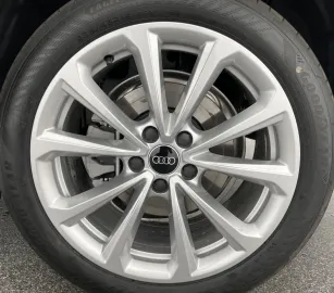 Car image 34