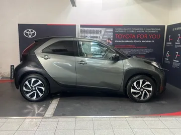 Car image 3
