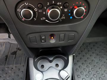 Car image 29