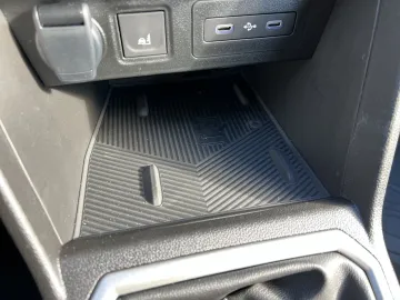 Car image 28