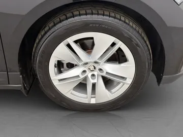 Car image 37