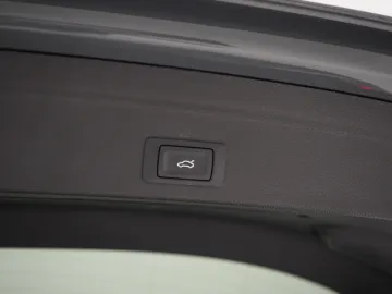 Car image 38