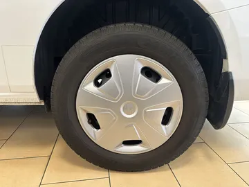 Car image 22