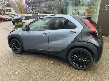 Car image 3