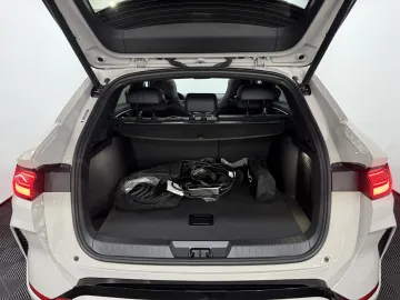 Car image 32