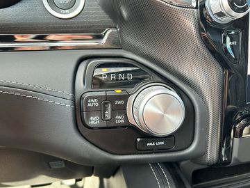 Car image 30