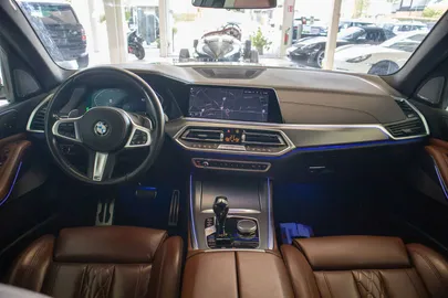 Car image 27