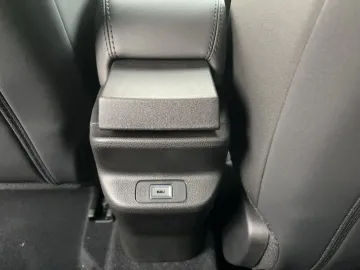 Car image 29