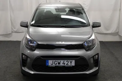 Car image 3