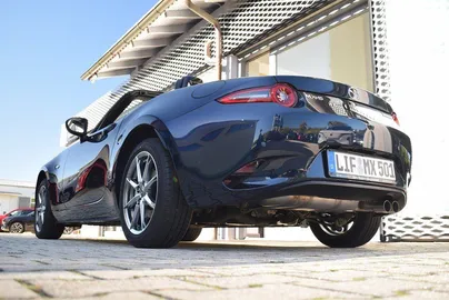 Car image 30