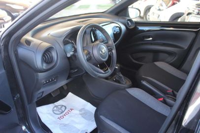 Car image 12