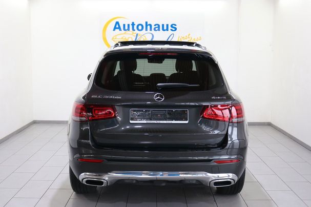 Mercedes-Benz GLC 300 de 225 kW image number 4