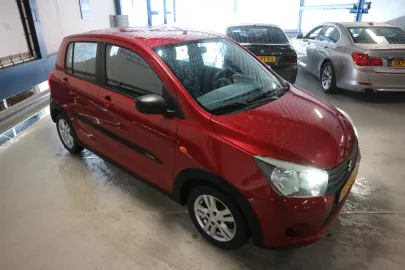 Car image 4