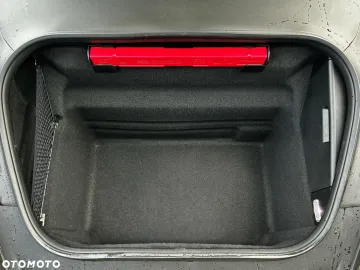 Car image 32