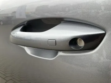 Car image 29