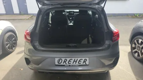 Car image 30