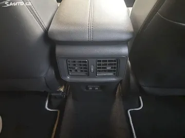 Car image 35