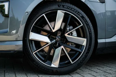 Car image 38