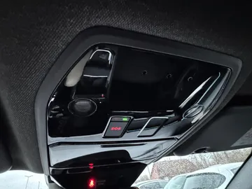 Car image 35