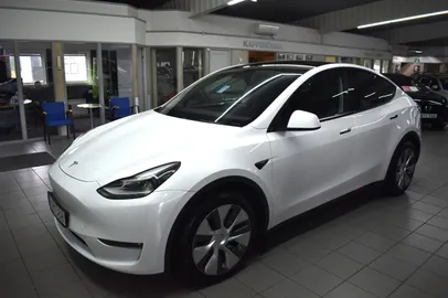 Car image 24