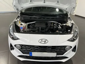 Car image 25