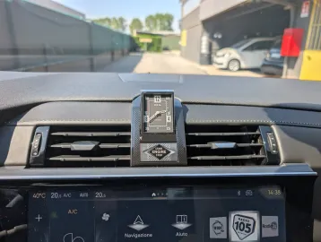 Car image 40