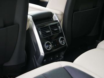 Car image 32