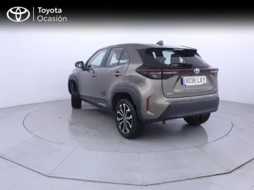 Car image 4