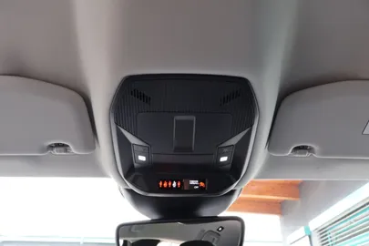 Car image 26