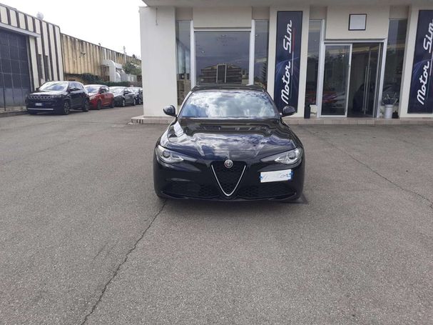 Alfa Romeo Giulia 2.2 AT8 Business 118 kW image number 2