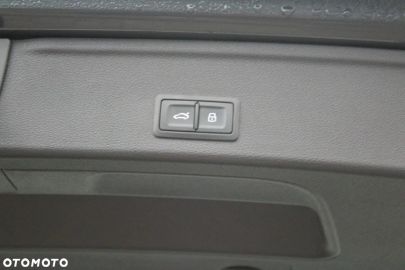 Car image 35